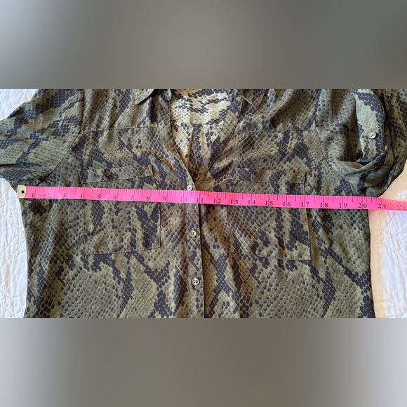 EXPRESS Snake Print V-Neck Blouse - Picture 5 of 8